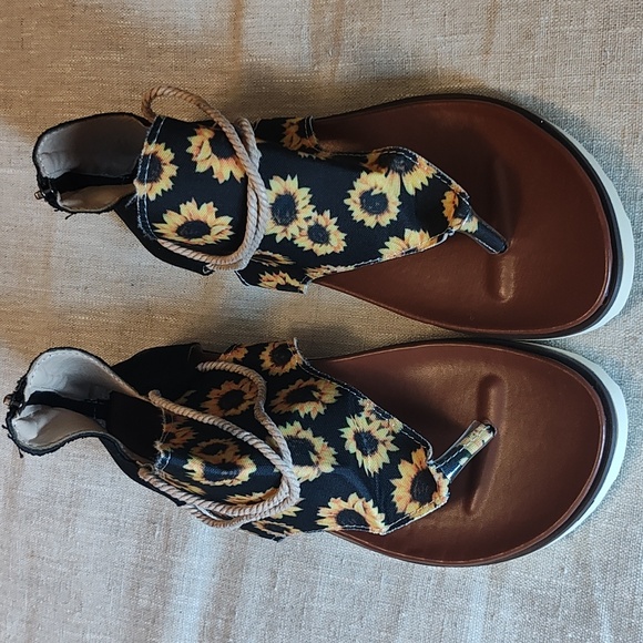 WOMEN: SUNFLOWER SLIP-ON SANDALS - Picture 10 of 14